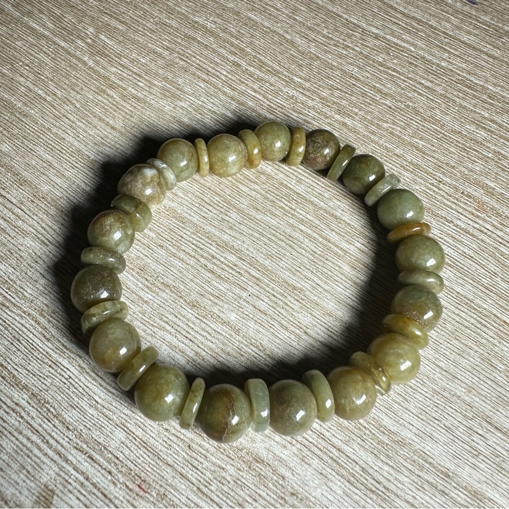 Elegant Green jade Bracelet - Picture 4 of 5